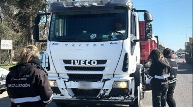 Transporte retuvo 38 toneladas de carga de más en Ruta 2
