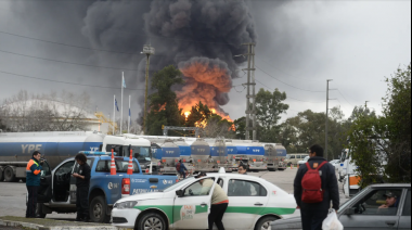 Importante incendio en la refinería YPF de Ensenada