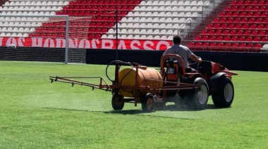 El fútbol contra el dengue: Aprevide autoriza a entrar a la cancha con repelente