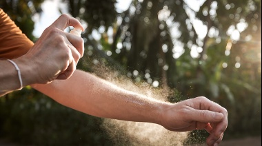 Un municipio del conurbano fabrica su propio repelente para combatir los mosquitos