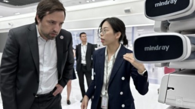 Kreplak mantuvo reuniones en China con empresas de equipamiento de salud y tecnología