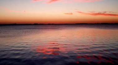 El misterioso fenómeno de las nubes de colores en el cielo de Chascomús