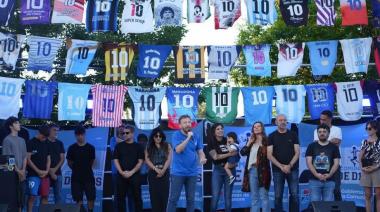 Otermín presentó ante una multitud "Comunidad de D10s" en Villa Fiorito