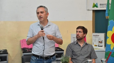 Larroque y Ustarroz entregaron equipamiento para escuelas e inauguraron obras