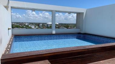 Polémica por una ley provincial que exige un guardavidas para piletas de uso común