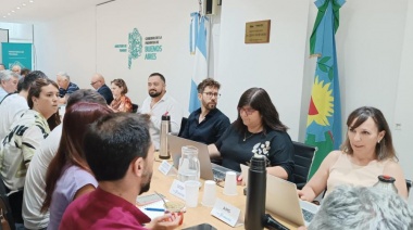 Sin oferta, la Provincia se reunió con estatales y docentes para escuchar sus reclamos