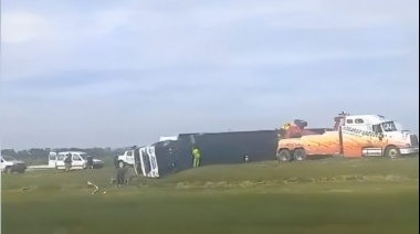 Vuelco fatal de un camión en la Ruta 2: falleció el chofer