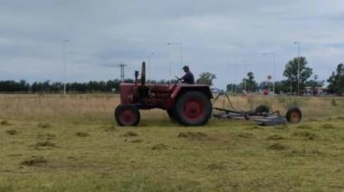 Intendentes bonaerenses salen a cortar el pasto en las rutas nacionales y cruzaron a Vialidad