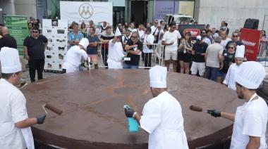 Mar del Plata superó el récord: hizo el alfajor más grande del mundo