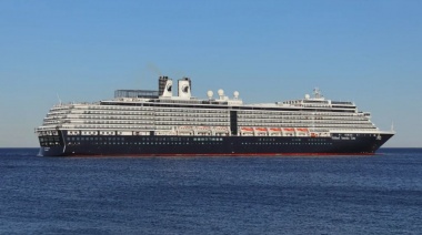 Un crucero de 300 metros tuvo que aproximarse a la costa de Mar del Plata porque una pasajera se descompuso