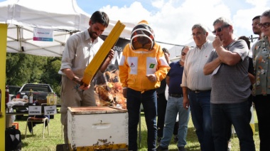 Javier Rodríguez: Acompañamos y promovemos la actividad apícola en la provincia