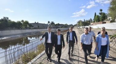 Kicillof recorrió los avances de las obras en el Río Luján