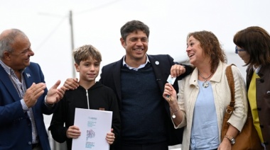 Kicillof entregó 32 viviendas: "No estamos para responder con insultos, sino para generar más políticas y mejores resultados"