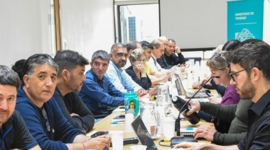 Docentes y estatales rechazaron la oferta de la Provincia