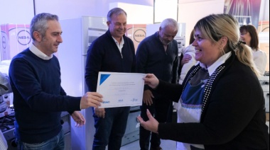 La Provincia entregó equipamiento para comedores escolares y otorgó subsidios