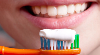 ANMAT prohíbe la venta de una conocida pasta dental tras miles de reacciones adversas