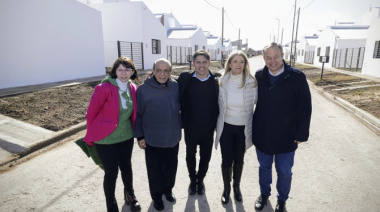 Kicillof y Magario entregaron 110 viviendas a familias de Berazategui