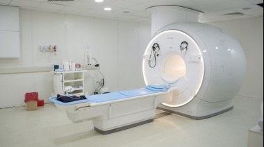 Kreplak inauguró un resonador y entregó equipamiento en el Hospital “Belgrano”