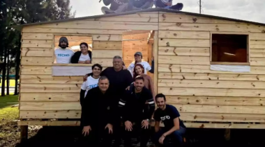 Bahía Blanca: familias afectadas por la inundación recibieron casas donadas por la AFA