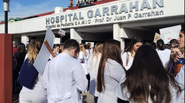 Profesionales del Garrahan paran y exigen la aplicación de la Ley de Emergencia Pediátrica