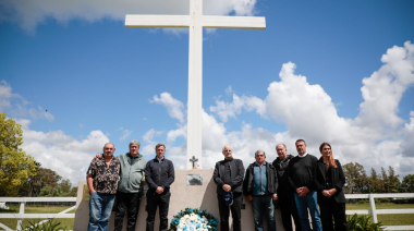 Un emotivo encuentro con los héroes de Malvinas en el Cenotafio de Pilar