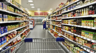 El consumo sigue sin repuntar: las ventas en supermercados cayeron por quinto mes consecutivo