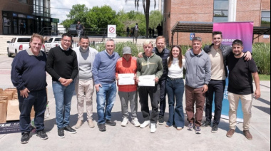 Ezeiza: Larroque y Granados entregaron subsidios y equipamiento deportivo