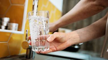 Arsénico en el agua: los municipios bonaerenses más afectados y qué recomienda la OMS