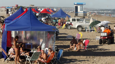 Monte Hermoso prohibió el uso de gazebos en la zona de baño de sus playas