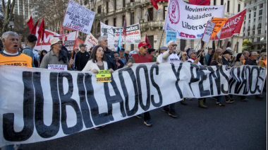 Jubilados entregarán miles de firmas en el Congreso y la Casa Rosada contra el ajuste