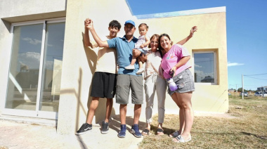 La Provincia entregó 46 viviendas en tres localidades bonaerenses