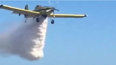 Villa Gesell: un incendio forestal en Mar Azul movilizó bomberos y un avión hidrante