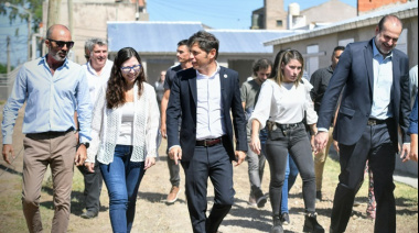 Kicillof encabezó la entrega de 66 viviendas en Tandil