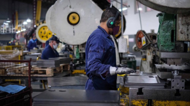 La industria bonaerense cayó por debajo de la pandemia y encendió alarmas en Axel Kicillof