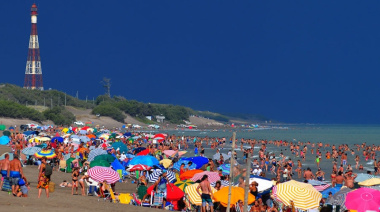 El Faro Recalada de Monte Hermoso cumplió 120 años en medio de reclamos por su preservación