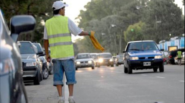 Tandil impulsa un proyecto para prohibir a los cuidacoches en la vía pública