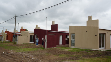 La Provincia reactiva viviendas paralizadas por Nación en Castelli y completa unidades del programa Casa Propia