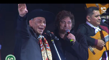 Milei cantó con El Chaqueño Palavecino en Jesús María y dejó un mensaje político