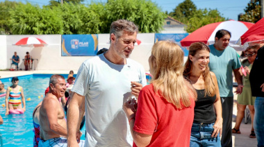 Los adultos mayores viven el verano en los clubes municipales gracias a Pilar al Agua