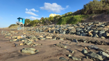 Fuerte sudestada azotó la costa bonaerense: destrozos, rescates y preocupación por la erosión
