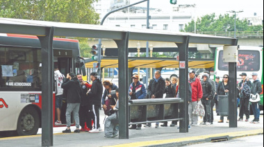 Pese al acuerdo con el Gobierno, los colectivos siguen con servicio reducido