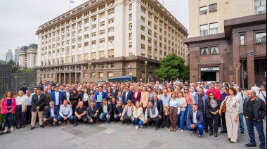 Intendentes bonaerenses denunciarán a Caputo por la devolución de fondos para rutas