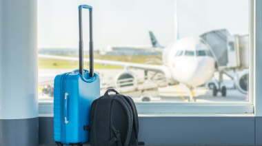 Aerolíneas Argentinas eliminó el carry on gratuito: cuánto sale agregarlo