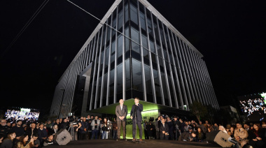 Kicillof y Secco inauguraron el nuevo Palacio Municipal de Ensenada