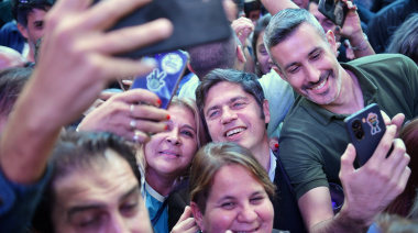 Kicillof en modo campaña: "Milei es un experimento de la ultra derecha a escala mundial que fracasó"