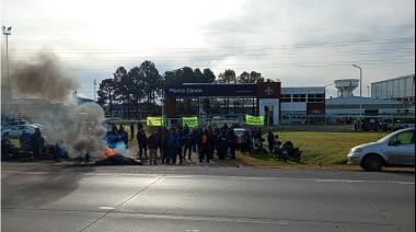 Despidos, suspensiones y paralización de actividades: la crisis golpea a la industria