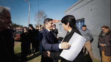 Kicillof entregó escrituras a familias de Chascomús y destacó la inversión productiva de Atalaya