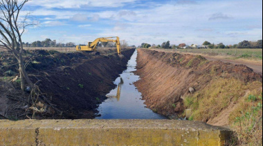 La Provincia avanza con la limpieza de canales en Saladillo