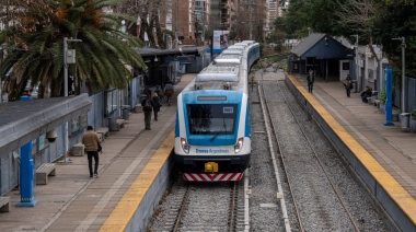 Un vagón del Mitre se convierte en el Tren de la Alegría durante el receso