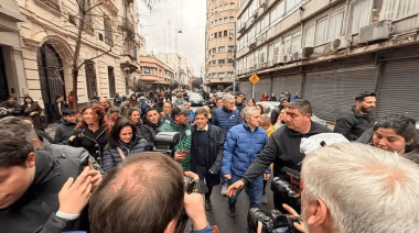 Kicillof participó en la marcha contra modificar la Ley de Tierras: "A Milei se le cayó la careta de outsider"